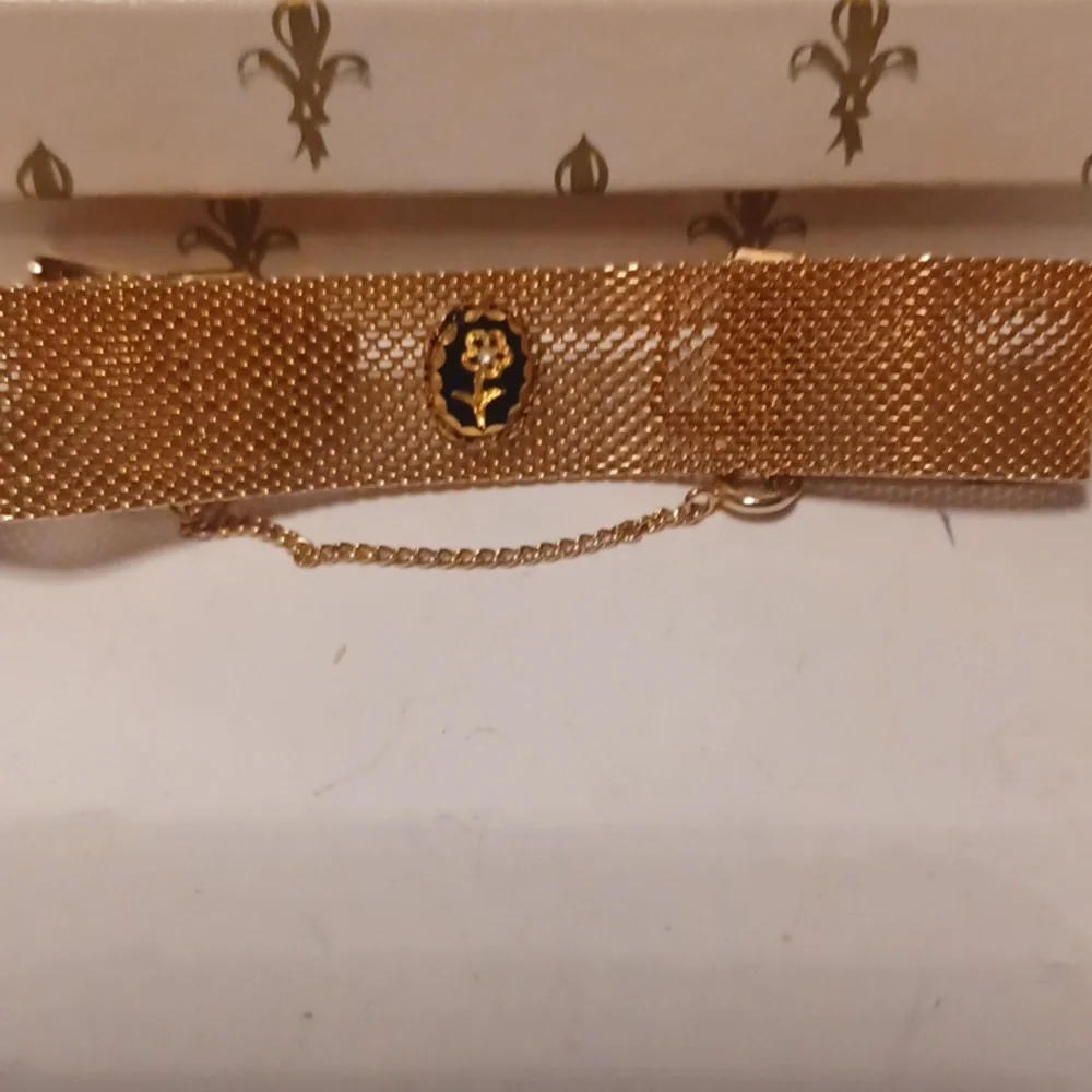 GOLDTONE MESH NO WEAR SHOWN VINTAGE INSPIRED RARE FIND FLOWER CAMEO, SIZE 6 - Picture 2 of 2